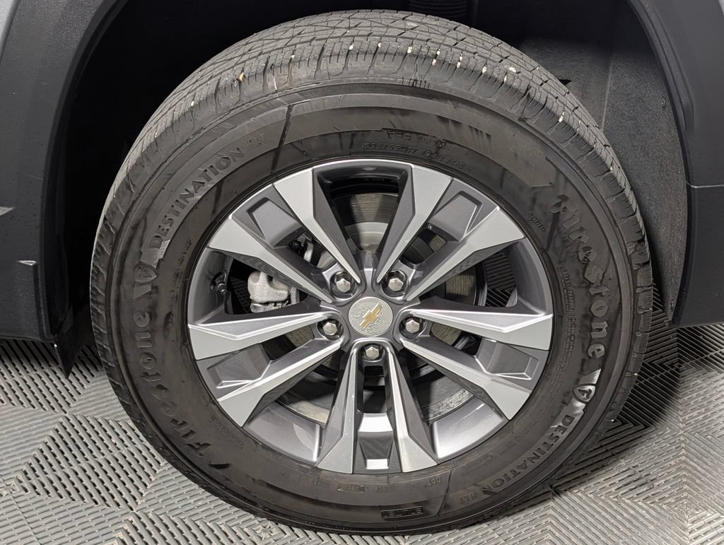 Used 2025 Chevrolet Equinox LT w/ Safety and Technology Package FWD image 23