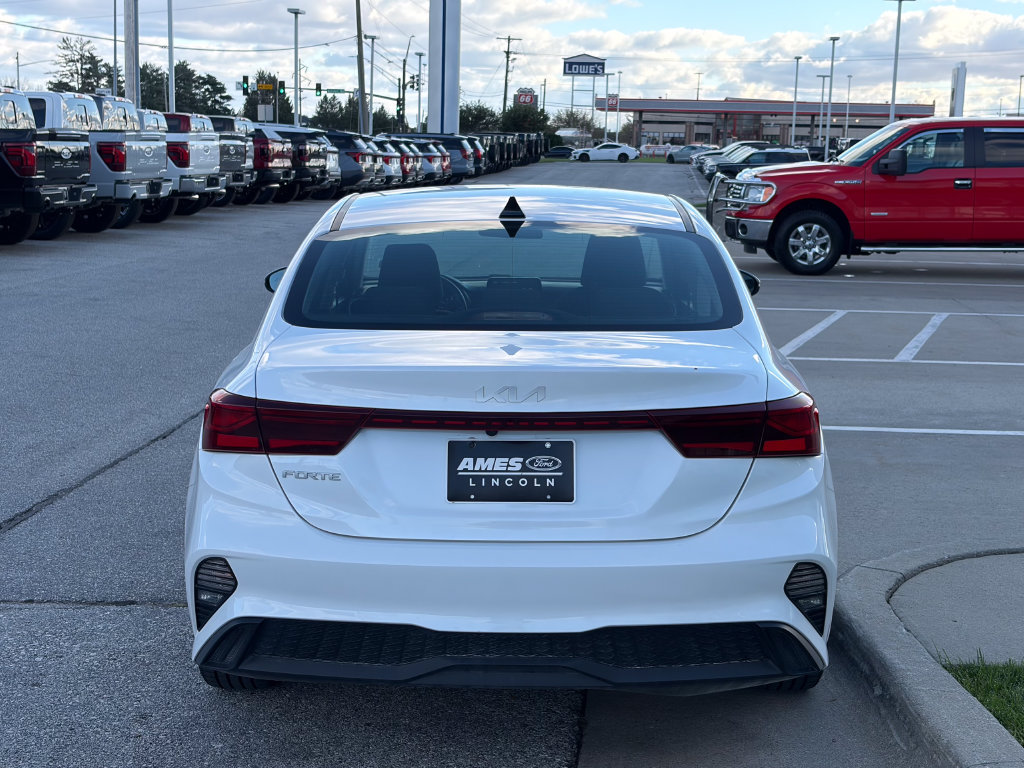 Used 2024 Kia Forte LXS w/ LXS Technology Package FWD image 5