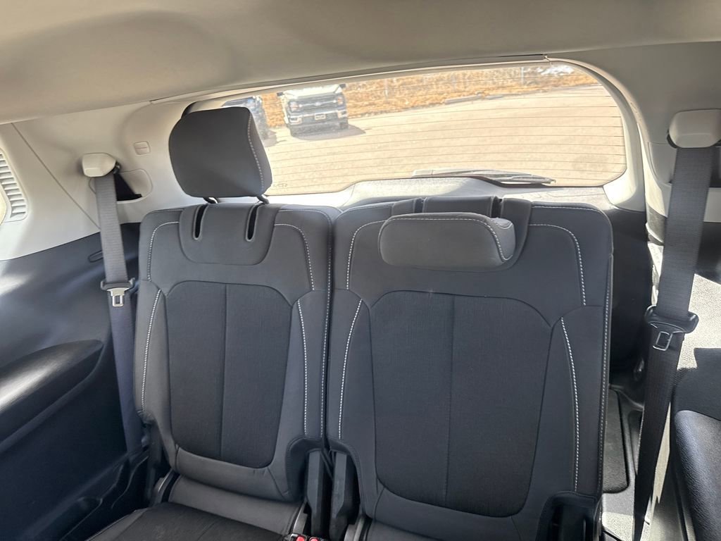 Used 2023 Jeep Grand Cherokee L Laredo image 25