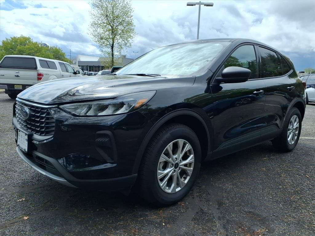 Certified 2025 Ford Escape Active AWD/4WD image 5