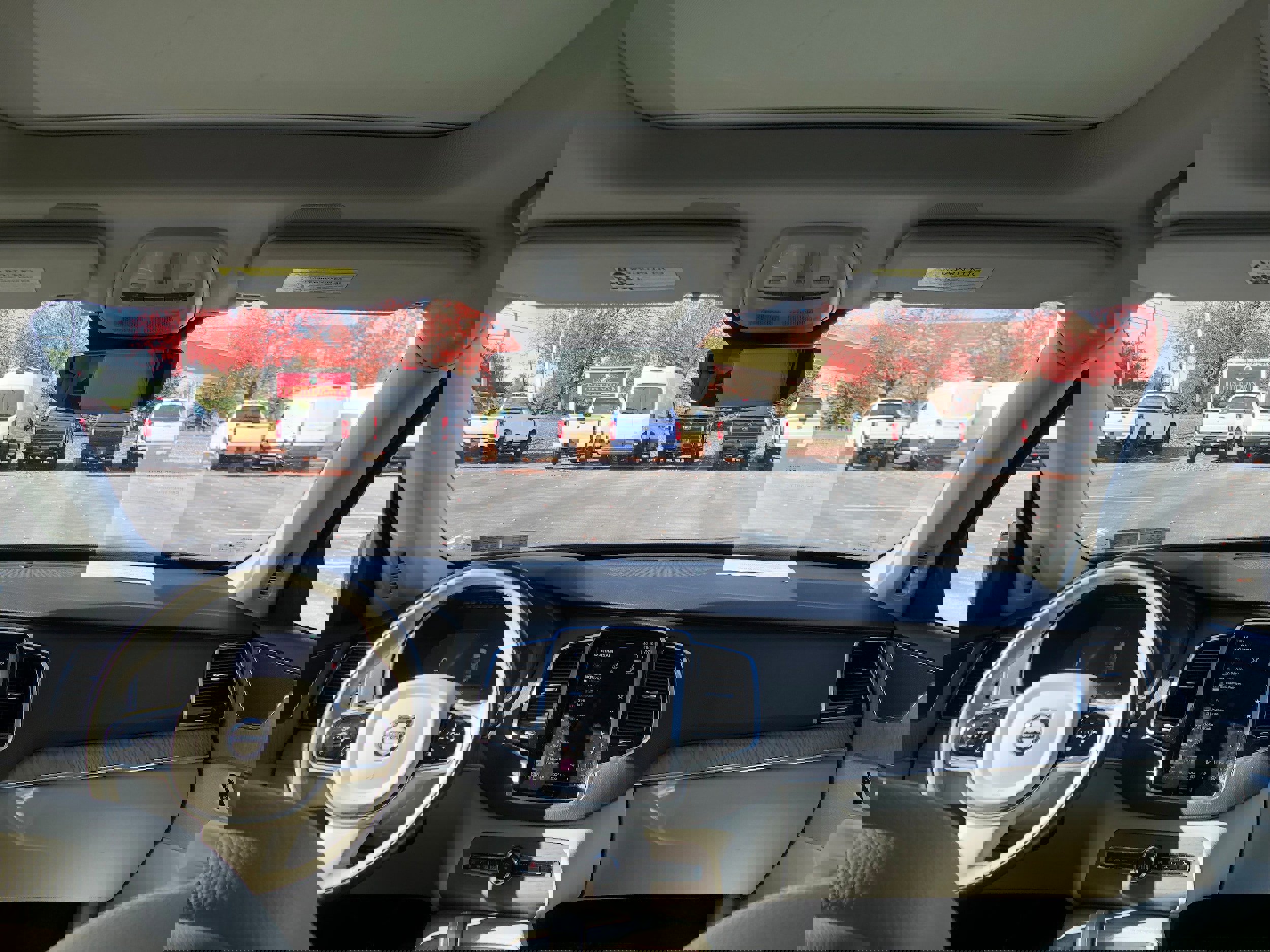 Used 2023 Volvo XC90 B6 Plus image 12