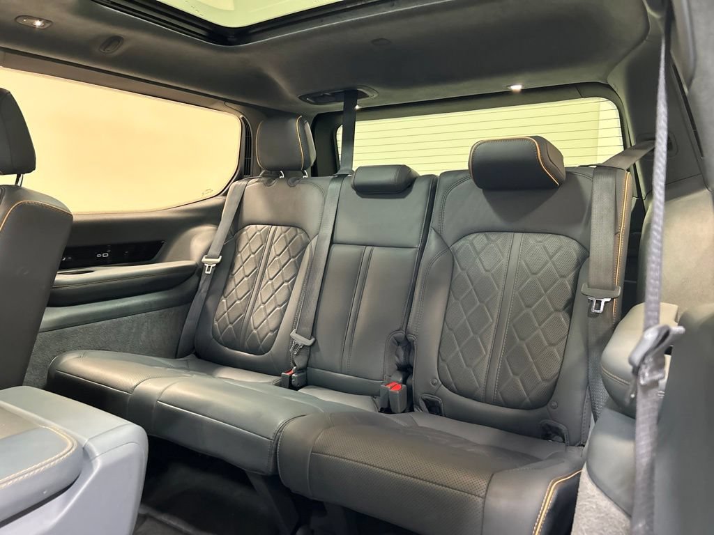 Used 2023 Jeep Grand Wagoneer Series III AWD/4WD image 32