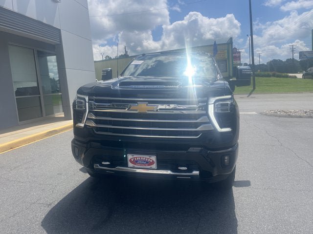 Used 2024 Chevrolet Silverado 2500 High Country w/ Technology Package AWD/4WD image 3