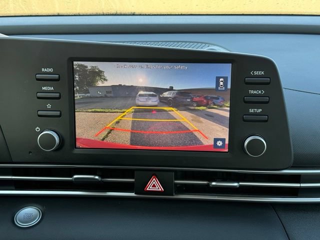 Used 2023 Hyundai Elantra SEL w/ Preferred Accessory Package FWD image 4