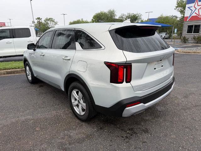 Used 2026 Kia Sorento LX FWD image 4