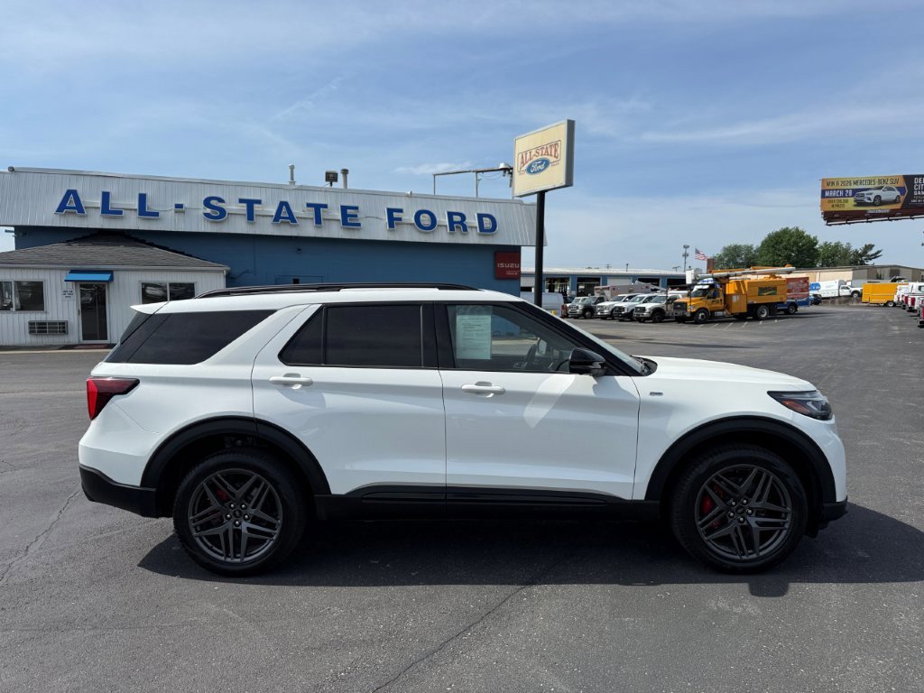 Certified 2025 Ford Explorer ST-Line w/ ST-Line Street Pack image 2