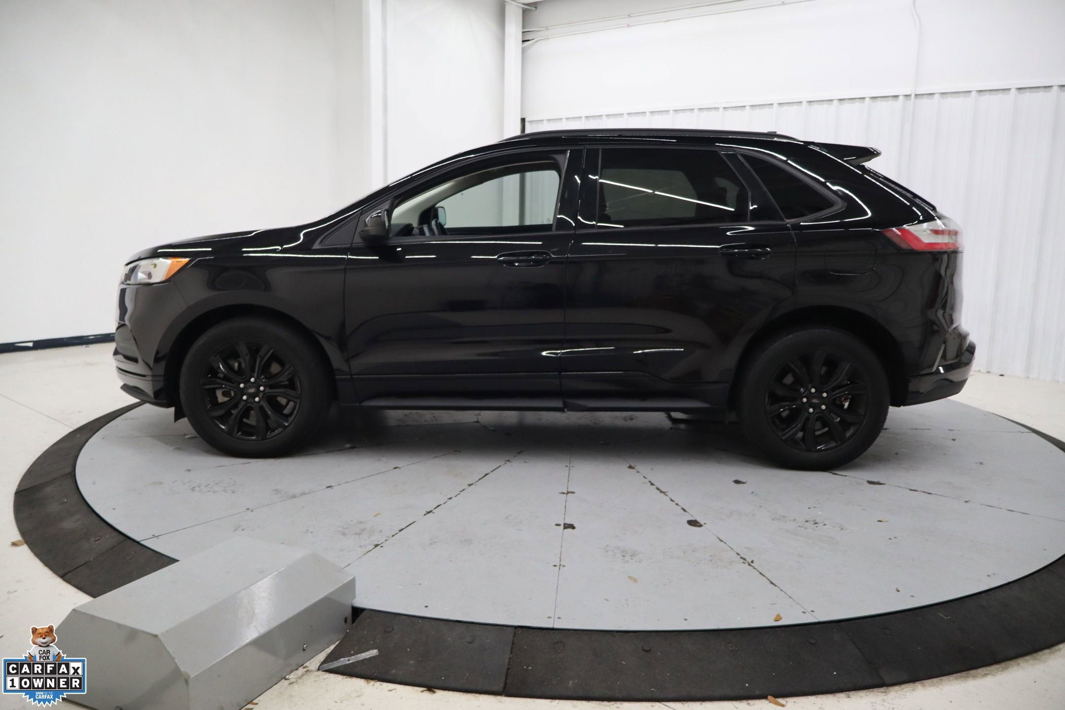 Certified 2022 Ford Edge SE w/ Black Appearance Package image 2