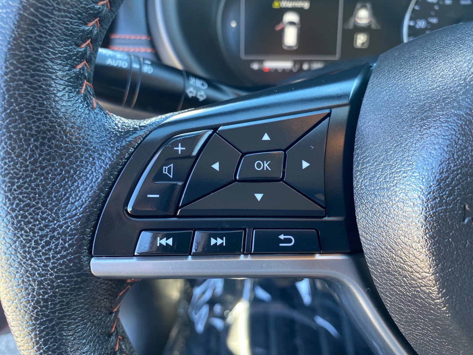 Used 2023 Nissan Kicks SR w/ SR Premium Package FWD image 18