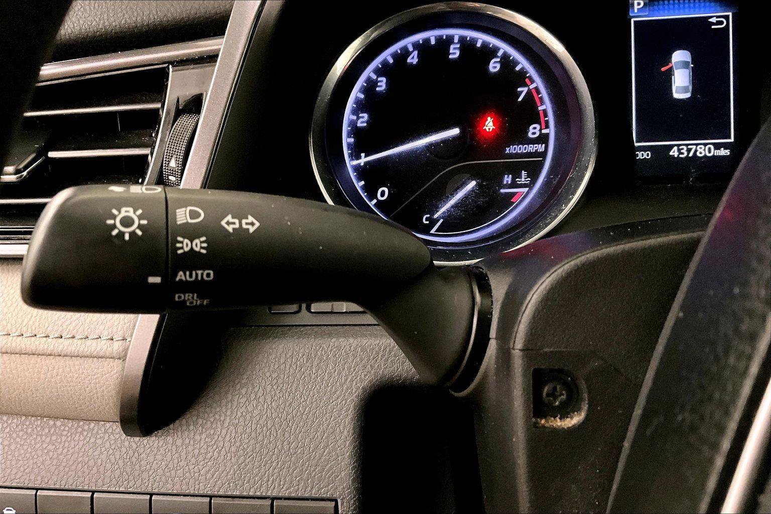 Used 2020 Toyota Camry LE image 30