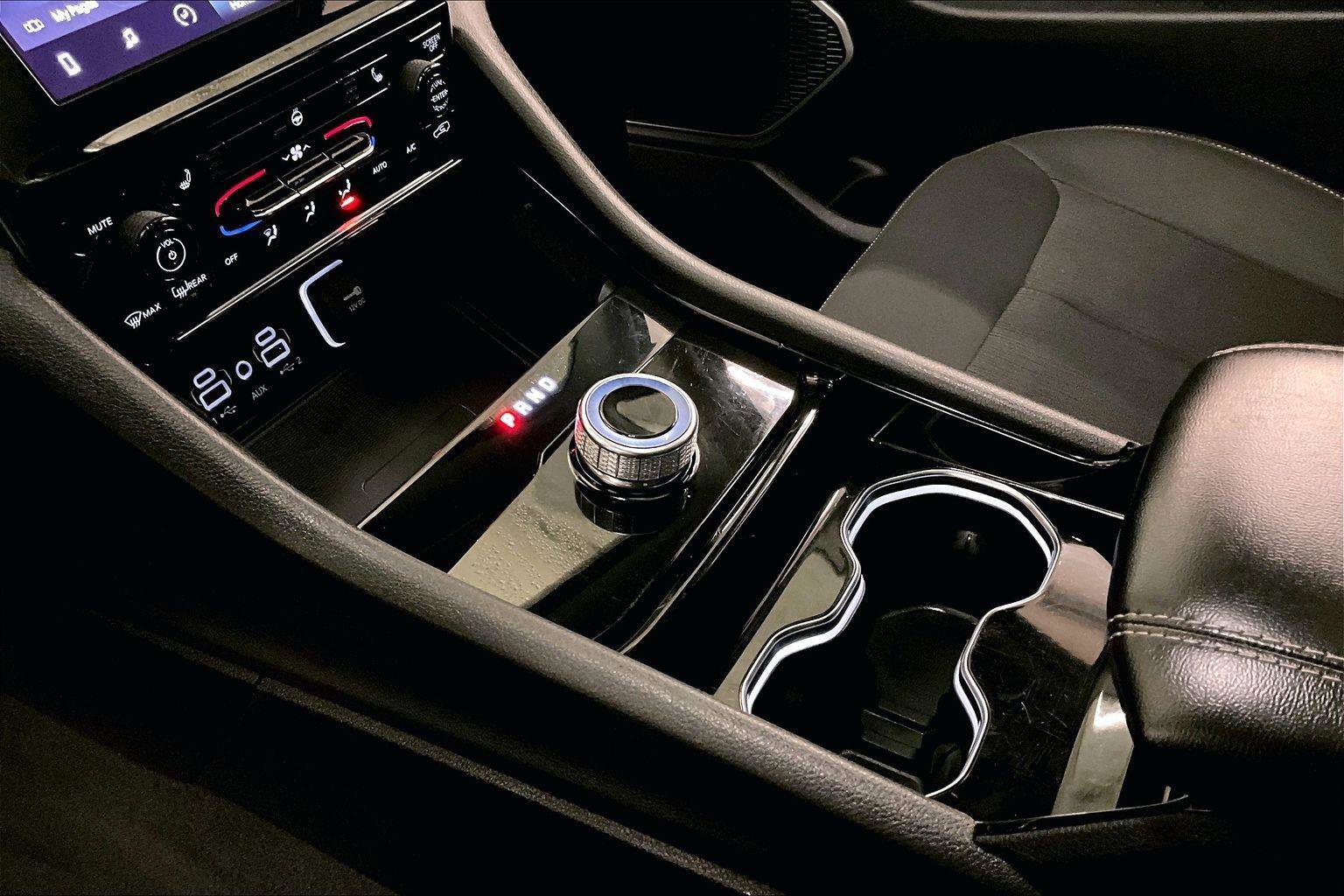 Used 2021 Jeep Grand Cherokee L Laredo w/ Luxury Tech Group I image 16