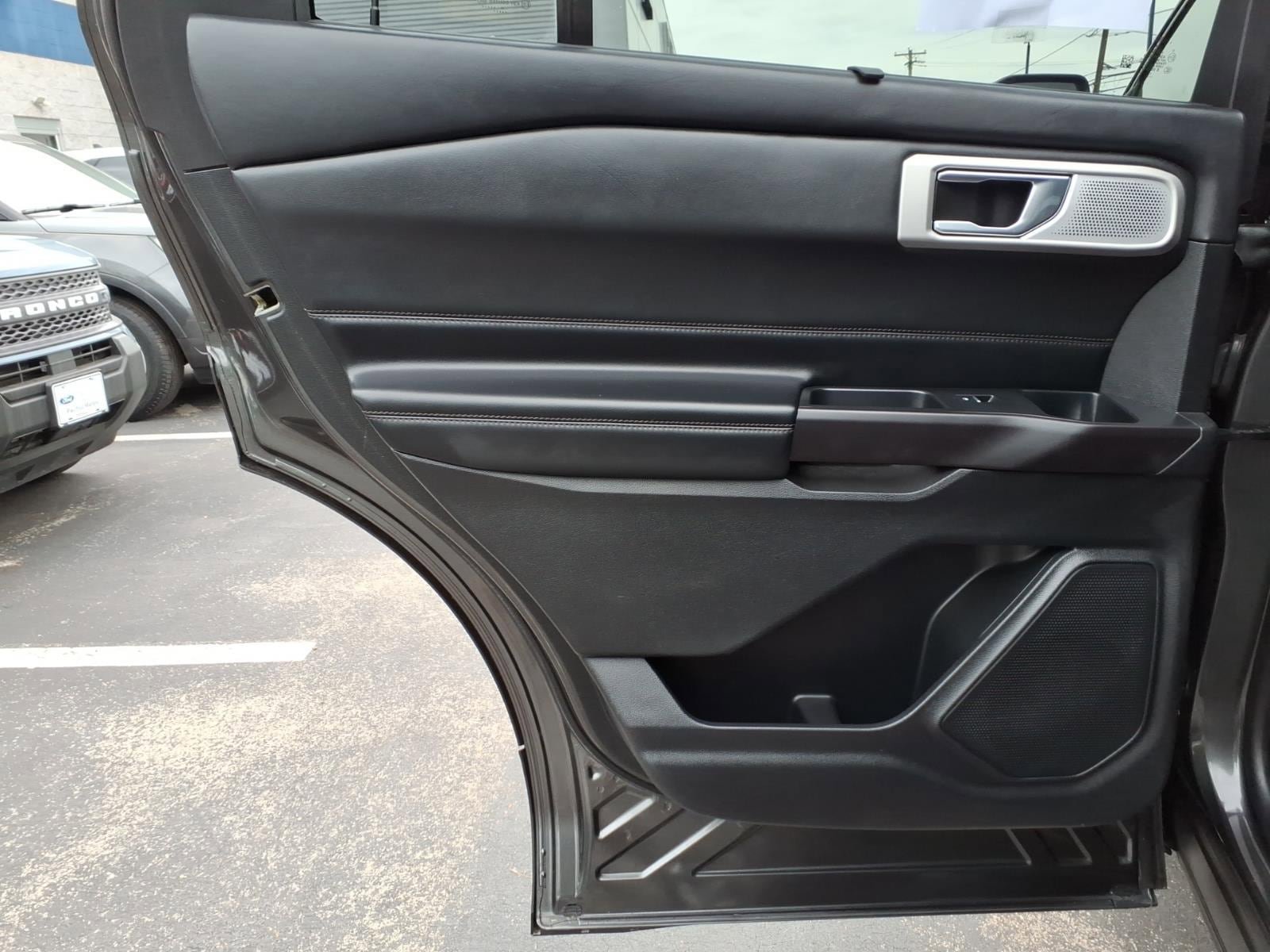 Certified 2020 Ford Explorer Platinum w/ Premium Technology Package AWD/4WD image 12