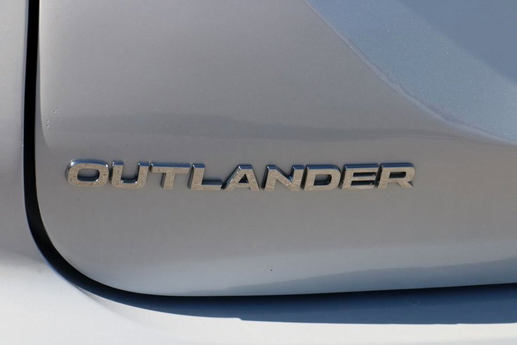 Used 2024 Mitsubishi Outlander SE image 8