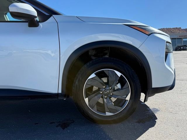 Used 2025 Nissan Rogue SV AWD/4WD image 10