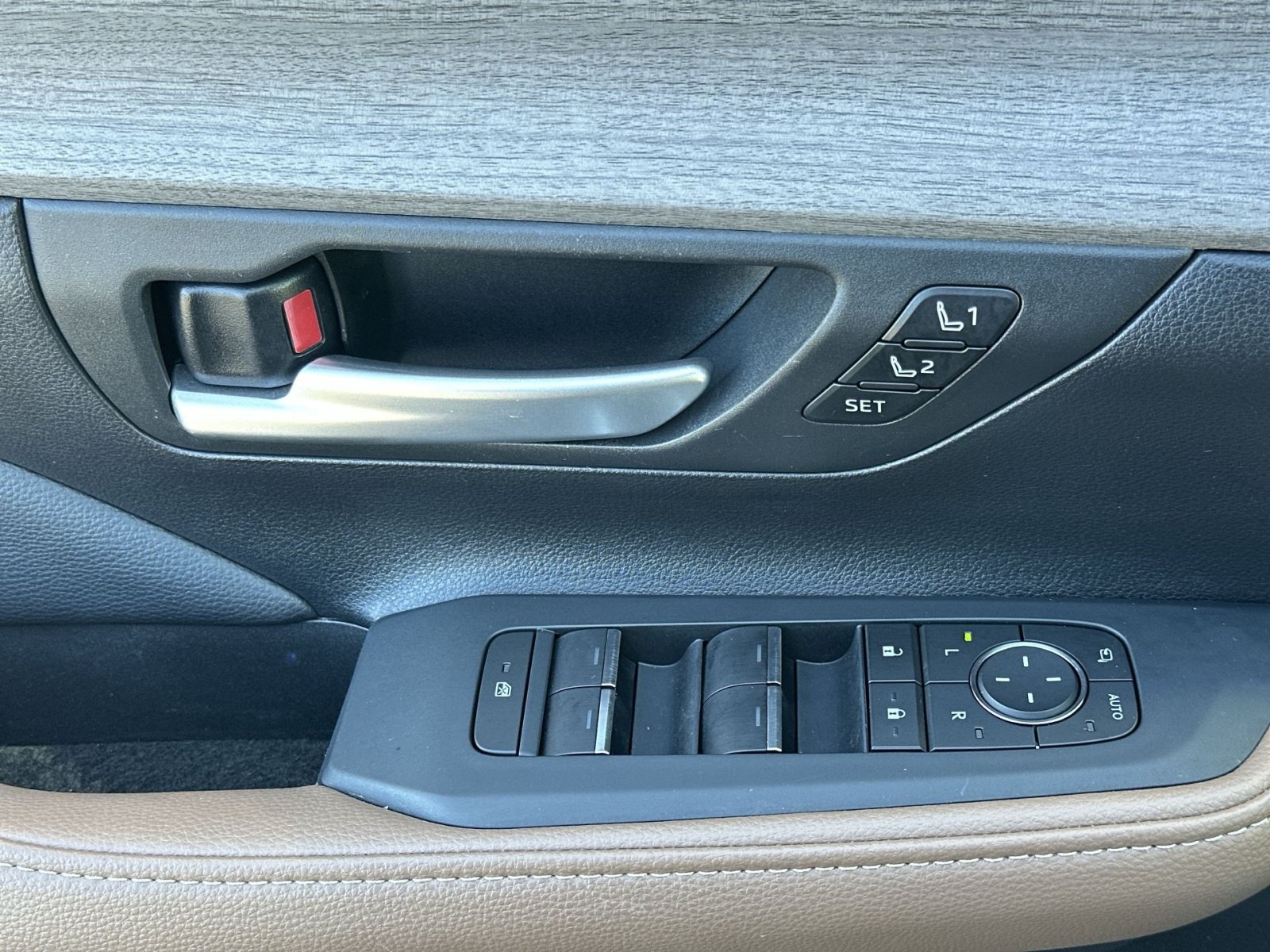 Used 2025 Toyota Grand Highlander AWD image 16