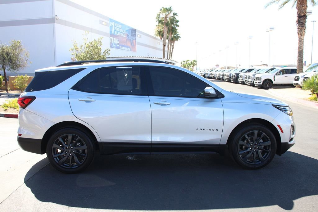 Used 2022 Chevrolet Equinox RS w/ Infotainment Package image 8