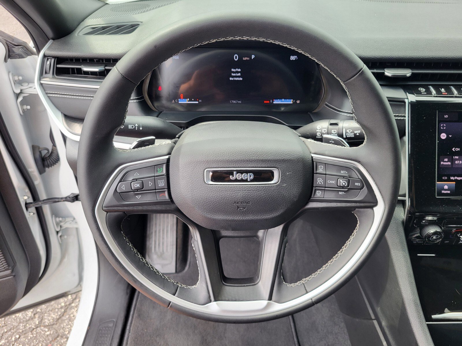 Used 2025 Jeep Grand Cherokee L Laredo image 27