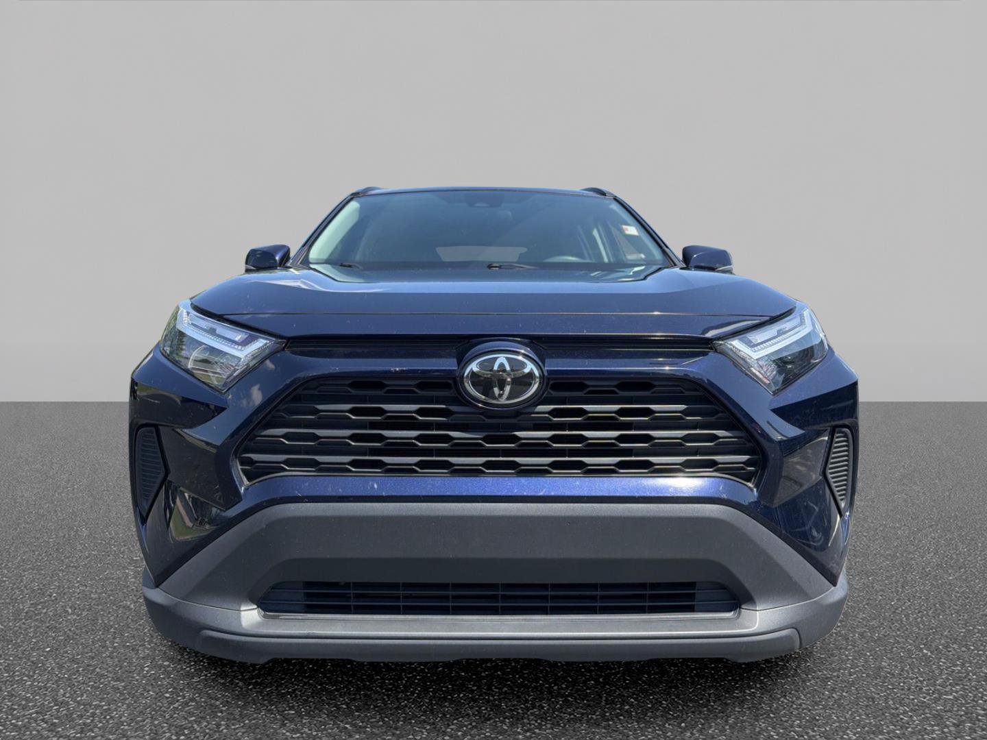 Used 2025 Toyota RAV4 XLE AWD/4WD image 3