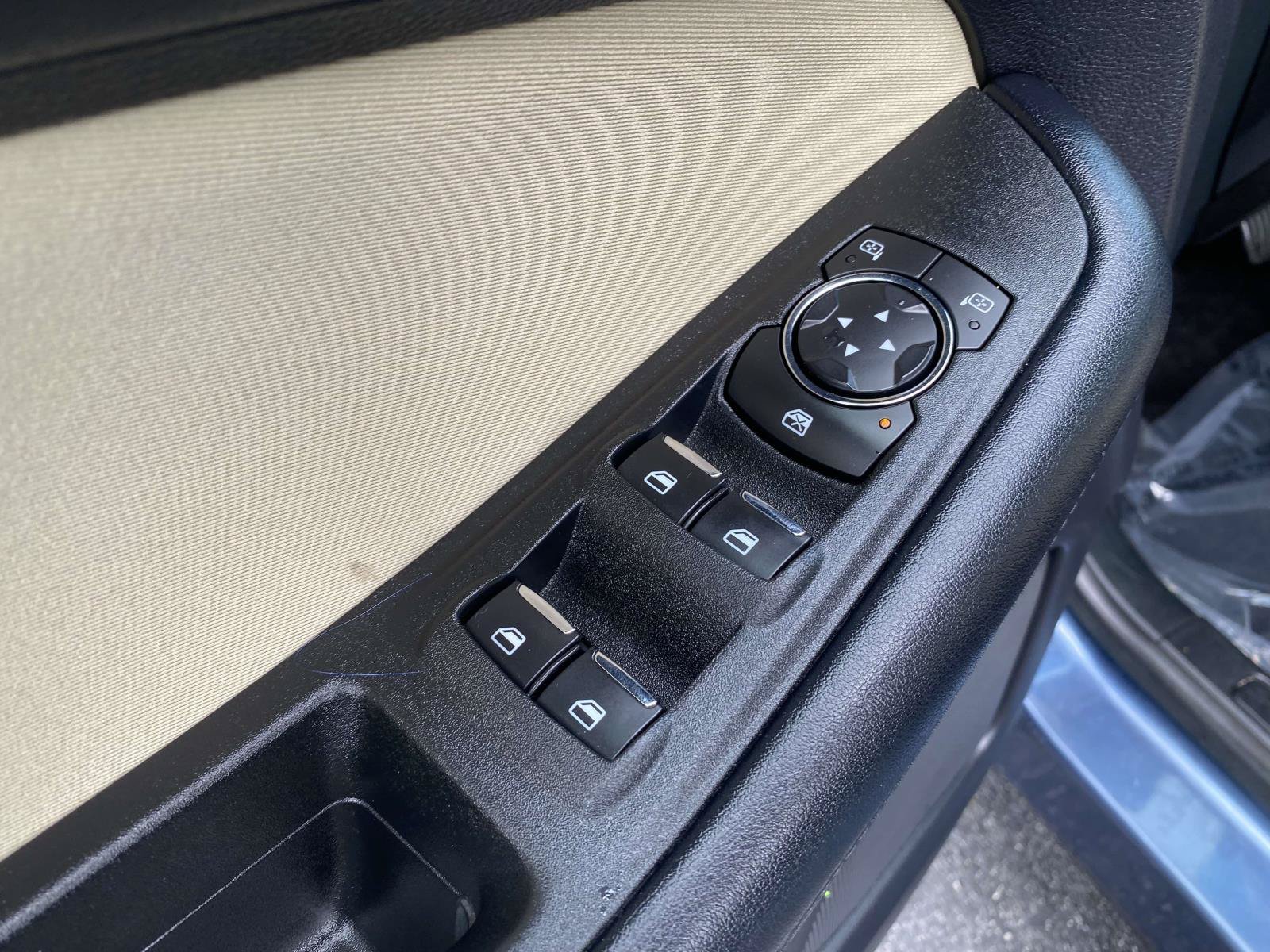 Certified 2018 Ford Edge SE FWD image 18
