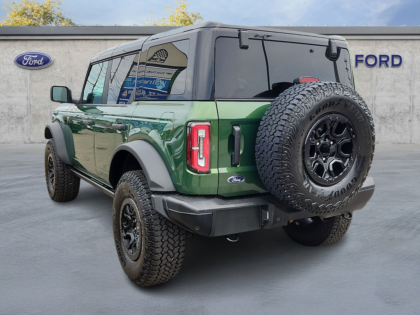 Certified 2025 Ford Bronco Badlands AWD/4WD image 4