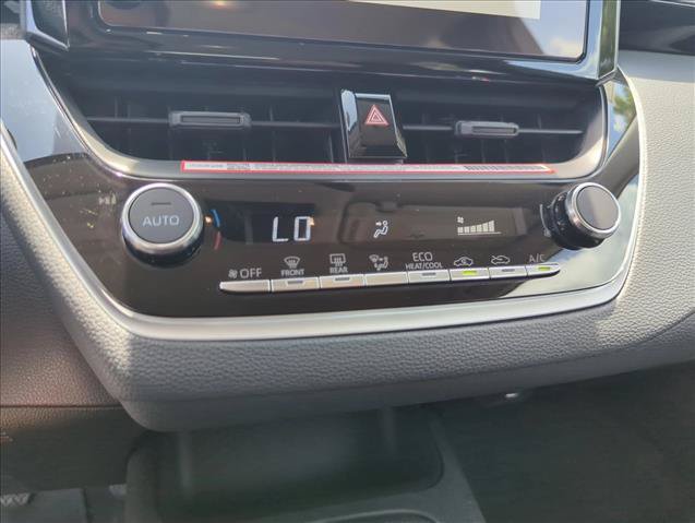 Used 2025 Toyota Corolla LE FWD image 11
