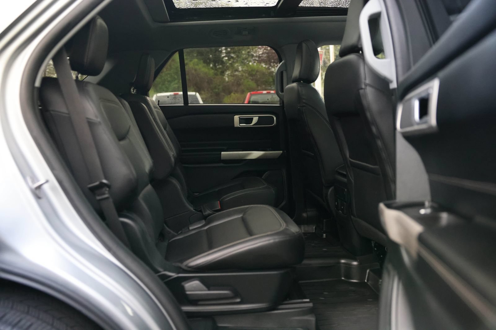 Certified 2023 Ford Explorer XLT w/ Equipment Group 202A AWD/4WD image 13