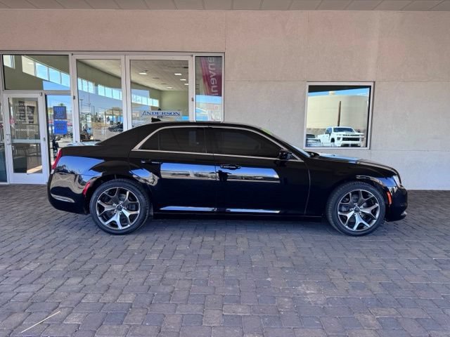 Used 2018 Chrysler 300 Touring RWD image 6