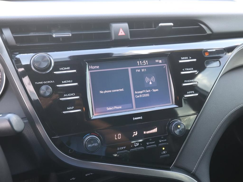 Used 2020 Toyota Camry SE FWD image 19