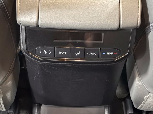 Used 2023 Toyota Highlander XLE FWD image 34