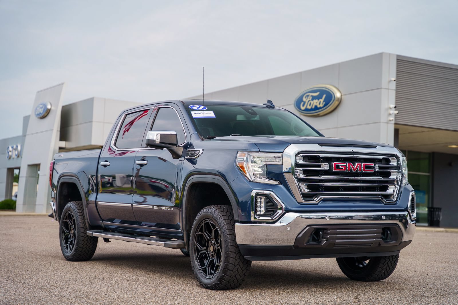 Used 2021 GMC Sierra 1500 SLT w/ SLT Premium Plus Package AWD/4WD image 1