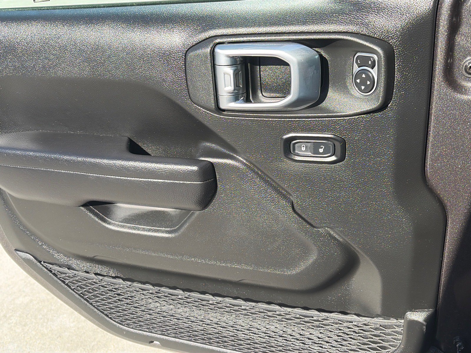 Used 2024 Jeep Wrangler Unlimited Sport AWD/4WD image 17