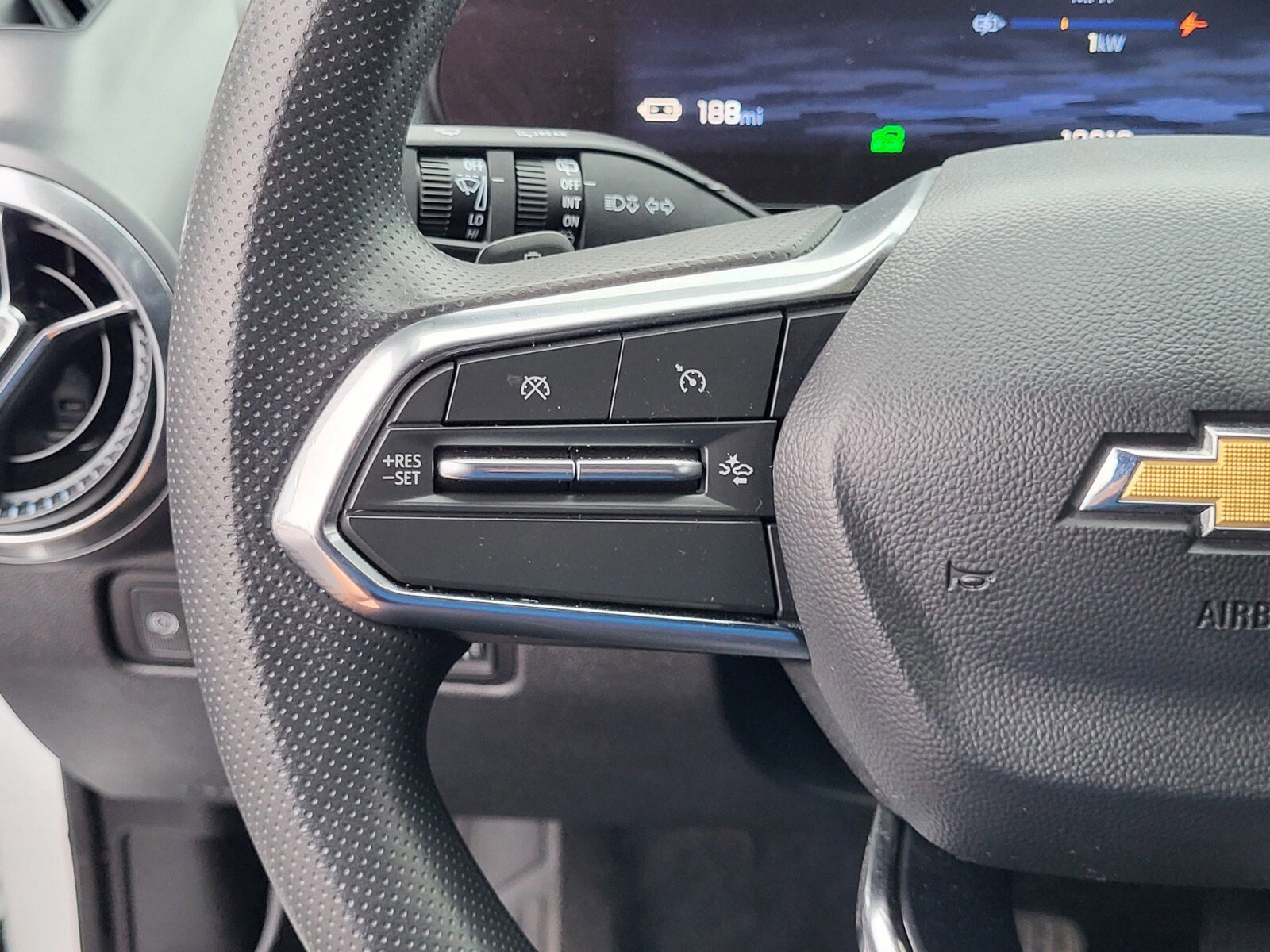 Used 2025 Chevrolet Equinox EV LT image 25