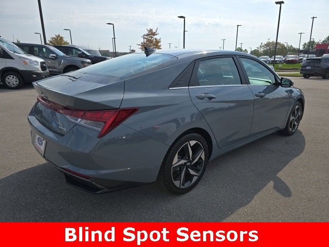 Used 2023 Hyundai Elantra Limited image 4