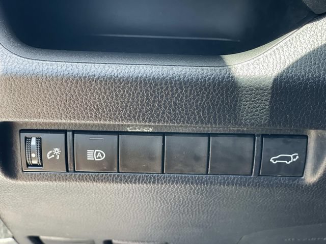 Used 2022 Toyota RAV4 XLE Premium FWD image 18
