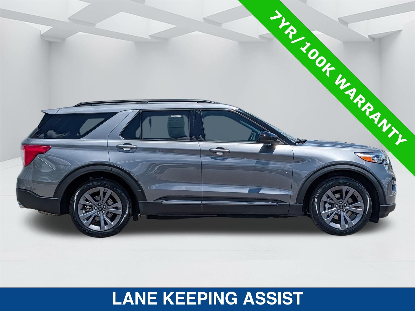 Certified 2022 Ford Explorer XLT w/ Equipment Group 202A RWD image 4