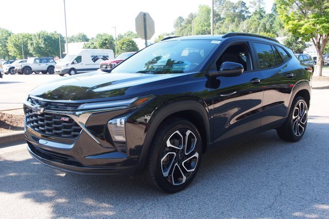 Used 2025 Chevrolet Trax RS w/ Driver Confidence Package FWD image 3