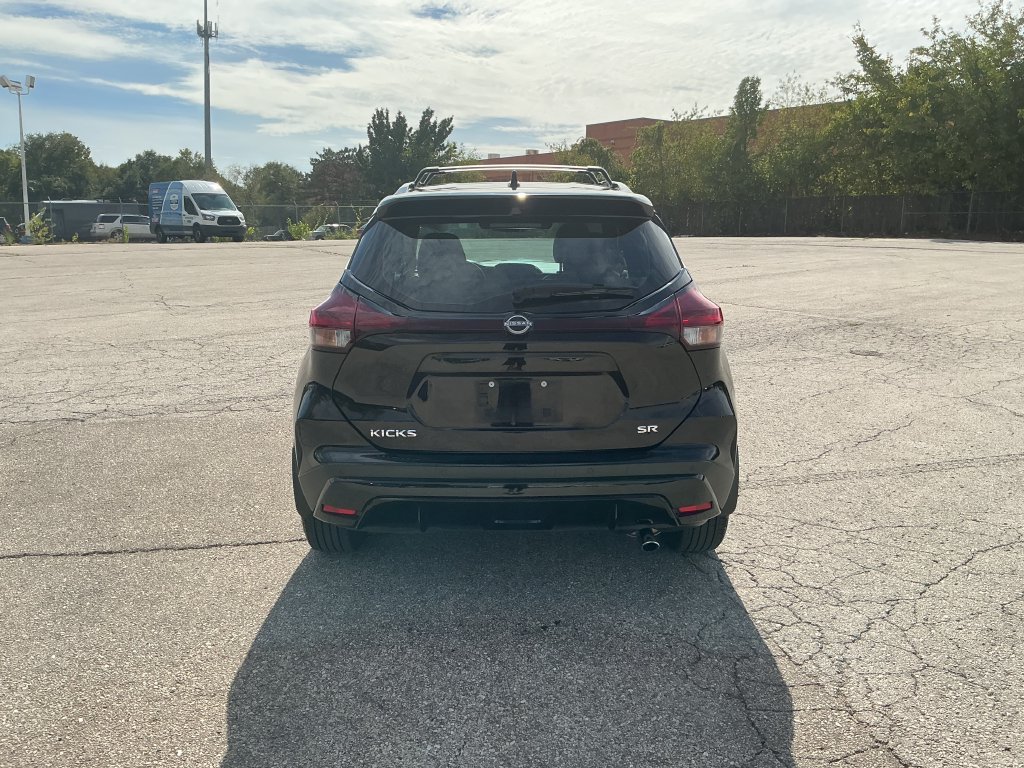 Used 2023 Nissan Kicks SR w/ SR Premium Package FWD image 4