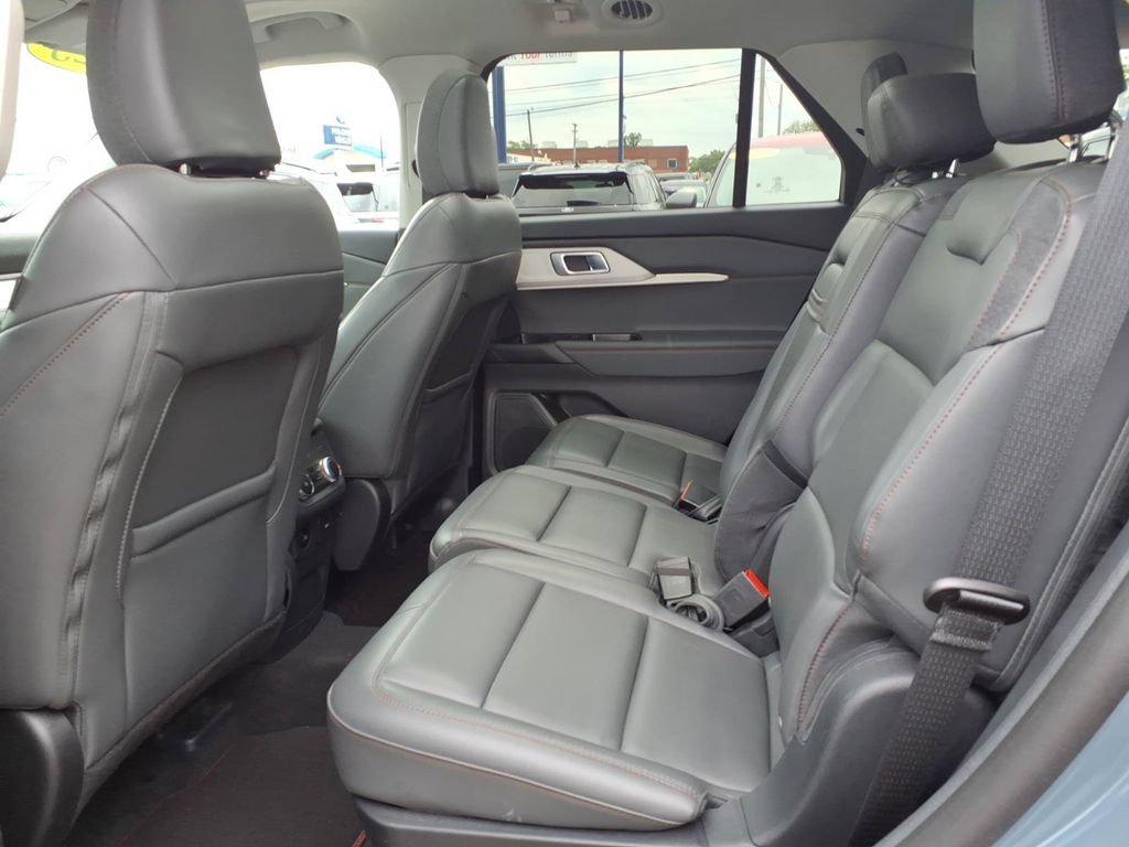 Certified 2025 Ford Explorer Active w/ Active Comfort Package AWD/4WD image 12