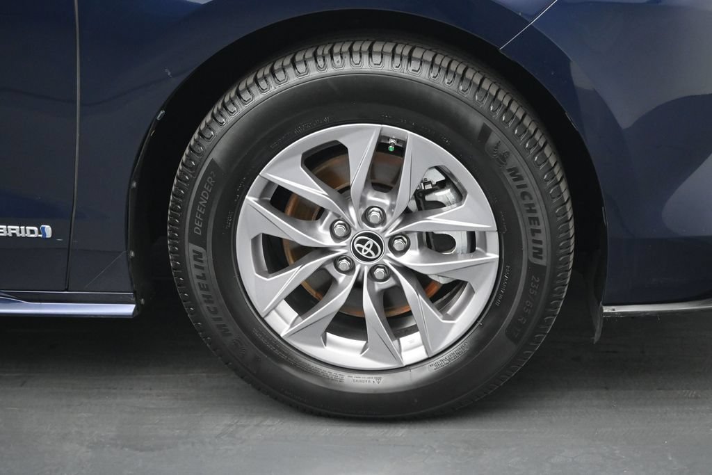 Used 2021 Toyota Sienna LE w/ LE Plus Package FWD image 27