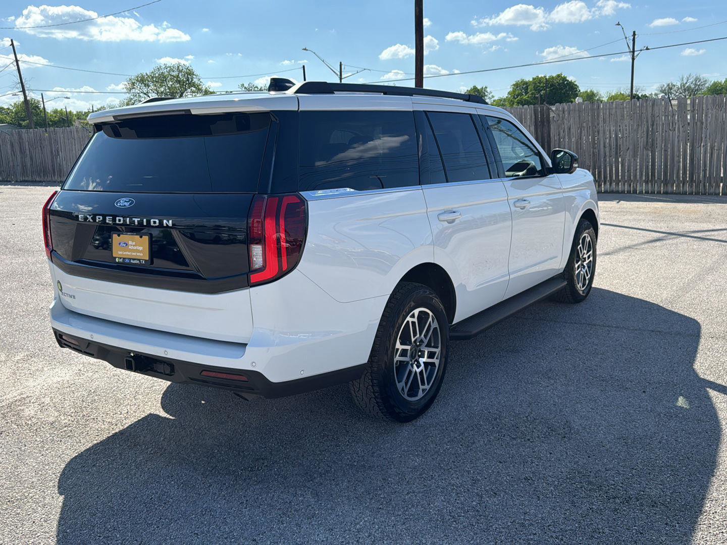 Certified 2025 Ford Expedition Active image 3