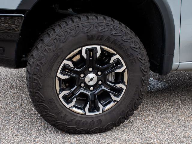 Used 2025 Chevrolet Silverado 1500 ZR2 w/ Technology Package AWD/4WD image 5