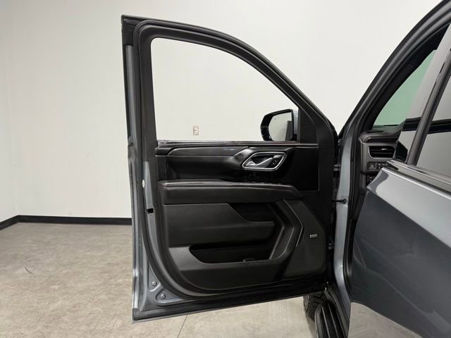 Used 2022 Chevrolet Suburban RST w/ Luxury Package image 13