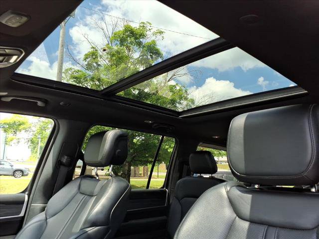 Used 2022 Jeep Wagoneer Series III w/ Premium Group I AWD/4WD image 12