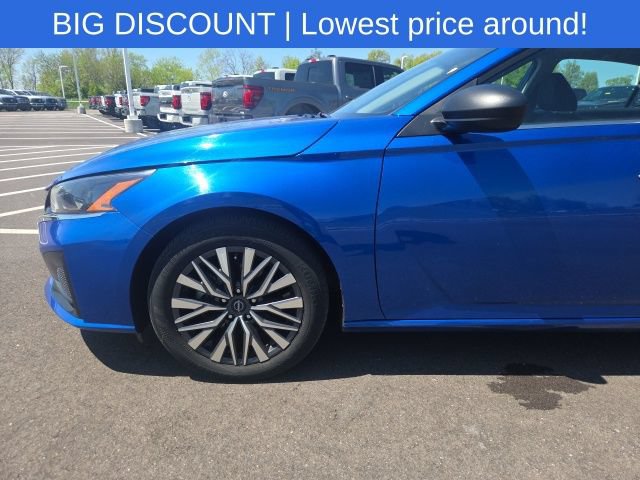 Used 2025 Nissan Altima 2.5 SV FWD image 14