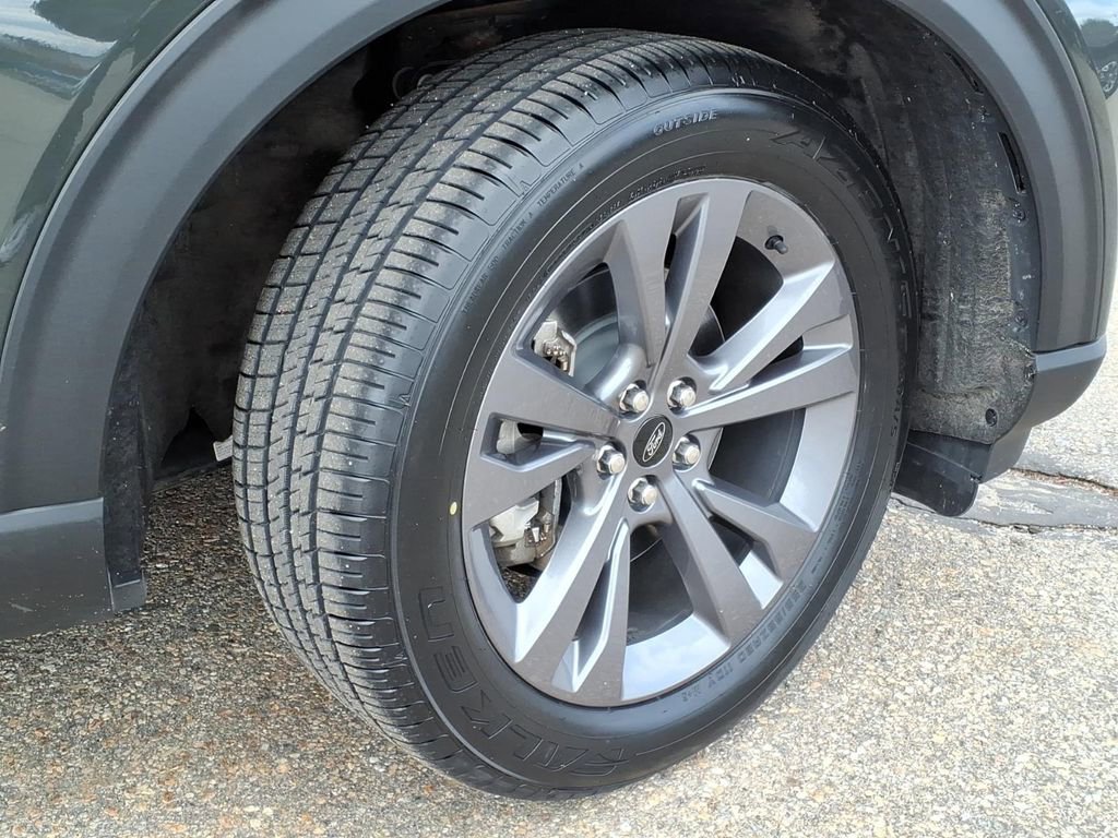 Certified 2022 Ford Explorer XLT w/ Equipment Group 202A AWD/4WD image 9