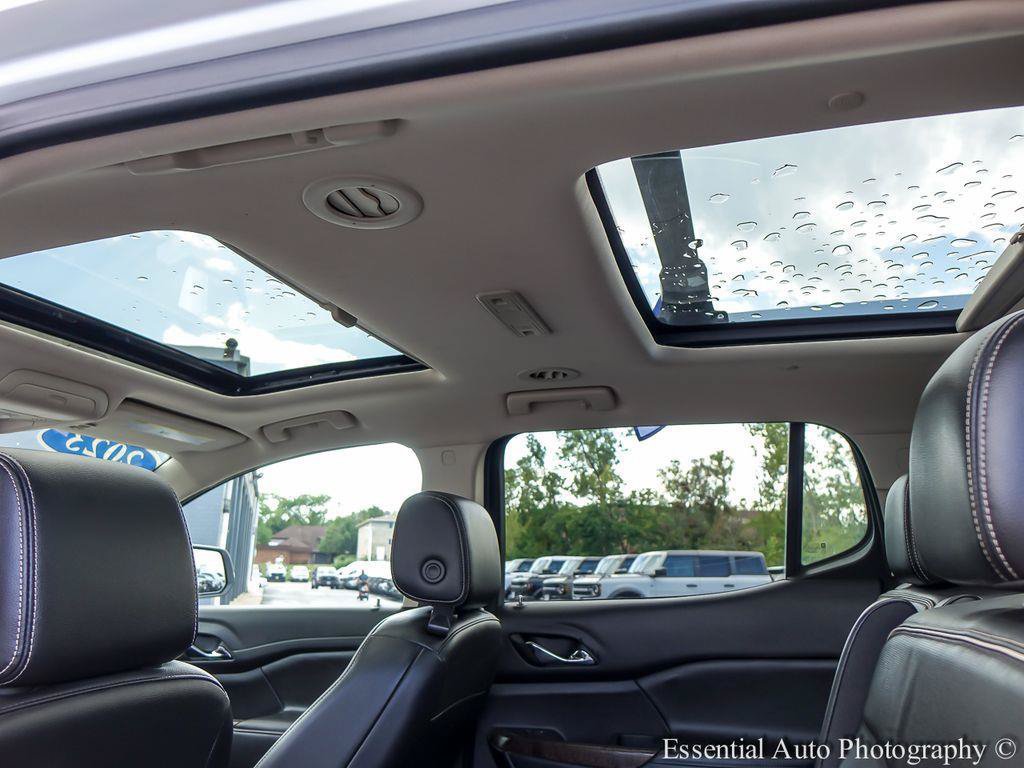 Used 2023 GMC Acadia Denali w/ Denali Technology Package FWD image 13