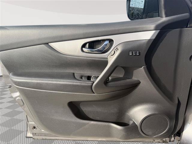 Used 2020 Nissan Rogue Sport SV w/ Technology Package AWD/4WD image 15