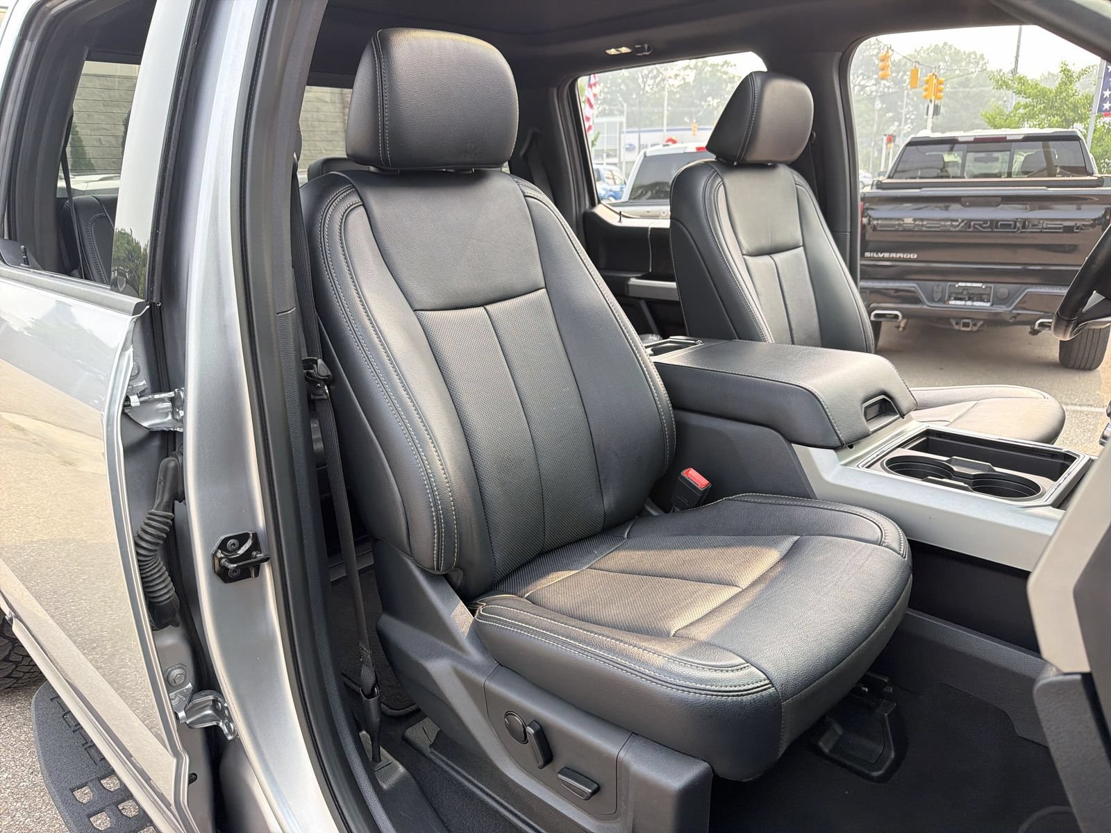 Certified 2022 Ford F250 Lariat w/ Tremor Off-Road Package AWD/4WD image 30