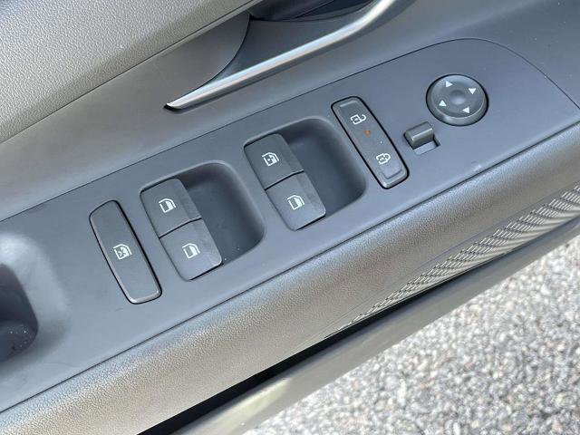 Used 2025 Hyundai Elantra SEL image 10