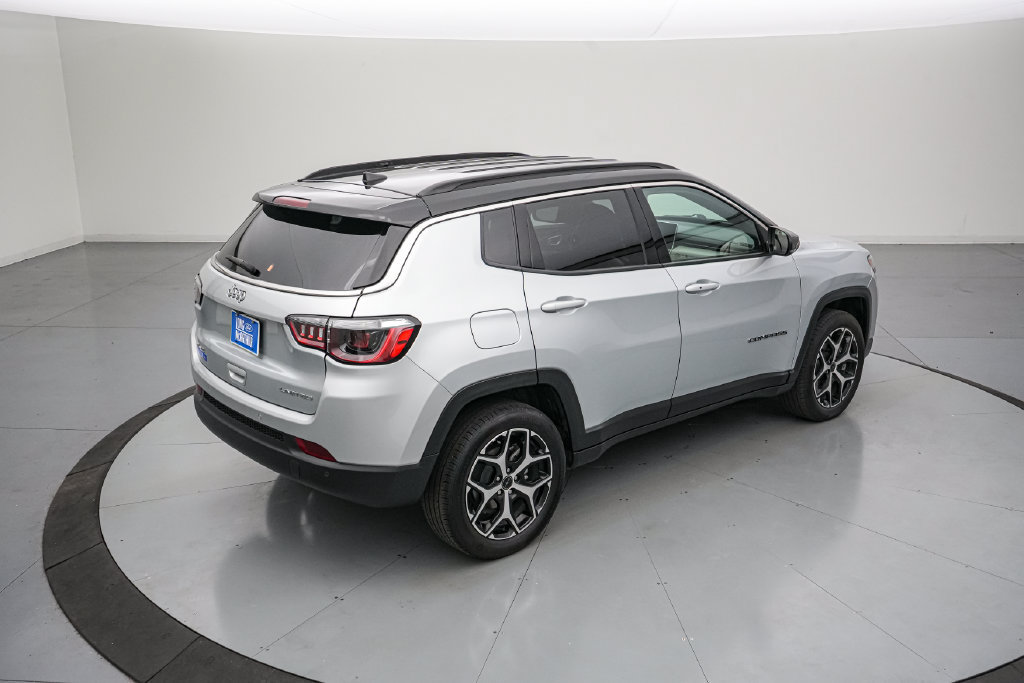 Used 2025 Jeep Compass Limited AWD/4WD image 4