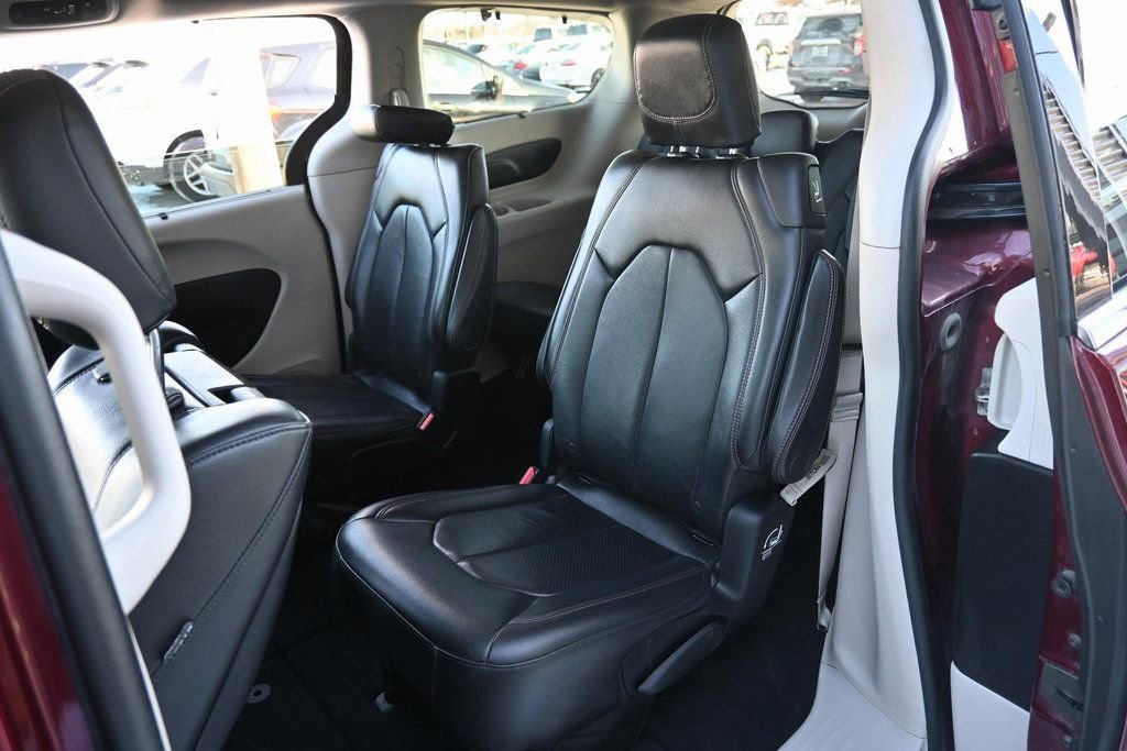 Used 2017 Chrysler Pacifica Touring-L Plus image 27